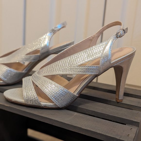 Kelly and Katie Silver Heels Size 9 - Picture 3 of 9